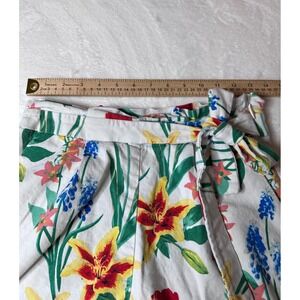 7th Avenue New York & Company Floral Cotton Linen Belted Shorts White Size 2